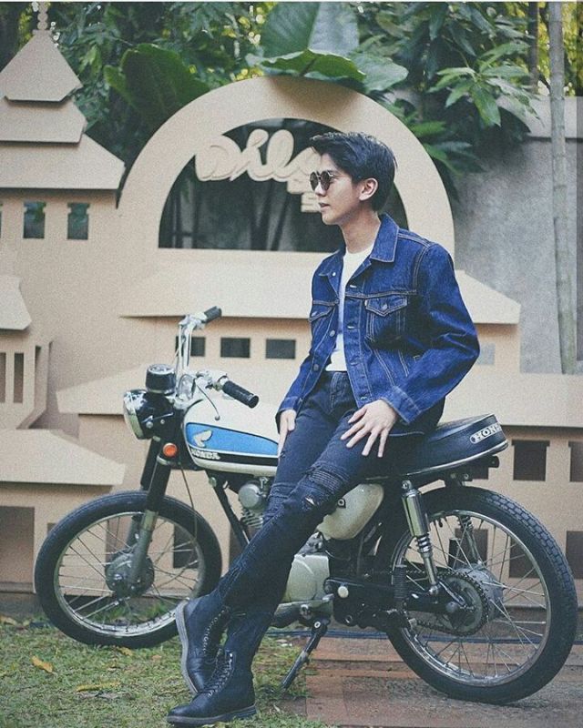 11 OOTD Kece ala Iqbaal 'Dilan' Ramadhan. Tak Perlu Bikin Puisi Biar Cewek-cewek Mau Kamu Ajak Jalan