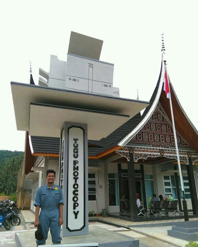 Tugu Photocopy, Tugu yang Unik dan Nyentrik di Tanah Datar. Kenapa Harus Mesin Fotokopi ya?