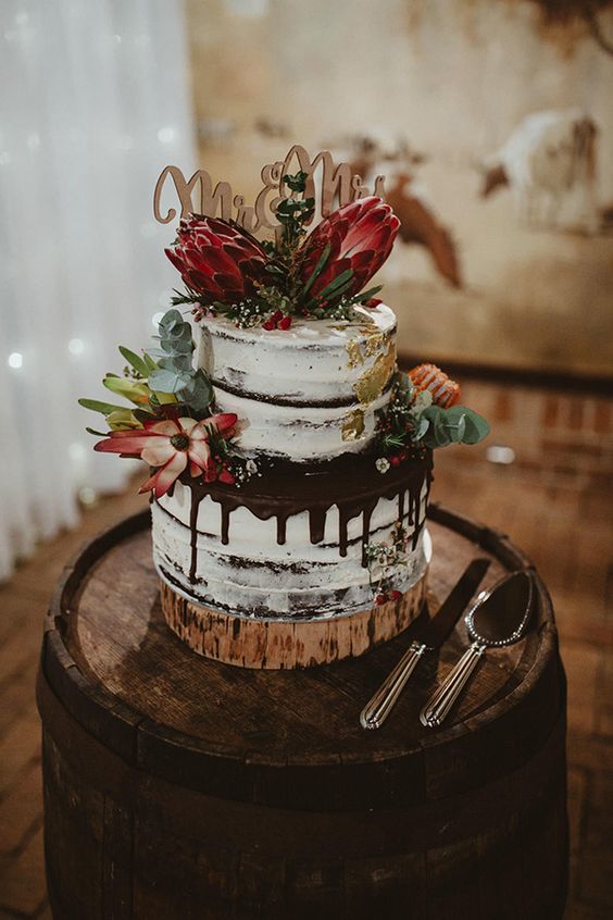 12 Ide Wedding Cake Tema Rustic. Menyelipkan Konsep Back to Nature Agar Sesi Potong Kue Makin Cantik