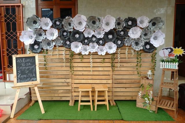 12 Inspirasi Paper Flower untuk Latar Dekorasi Acara Lamaranmu. Cantik Elegan, Bisa Dibikin Sendiri