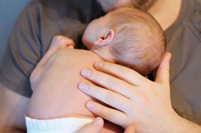 7 Trik Santai Menenangkan Bayi yang Suka Nangis Tengah Malam. Nggak Usah Panik, Bisa Diatasi Kok!