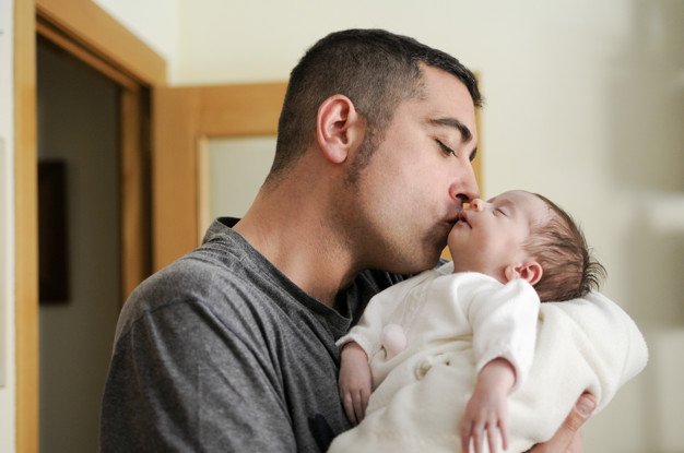 7 Trik Santai Menenangkan Bayi yang Suka Nangis Tengah Malam. Nggak Usah Panik, Bisa Diatasi Kok!