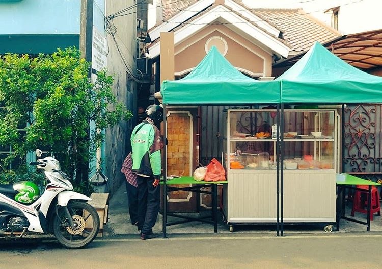 Pertarungan Sengit Gojek vs Grab. Sama-sama Ojol, Tapi Kamu Lebih Sering Pakai yang Mana neh?