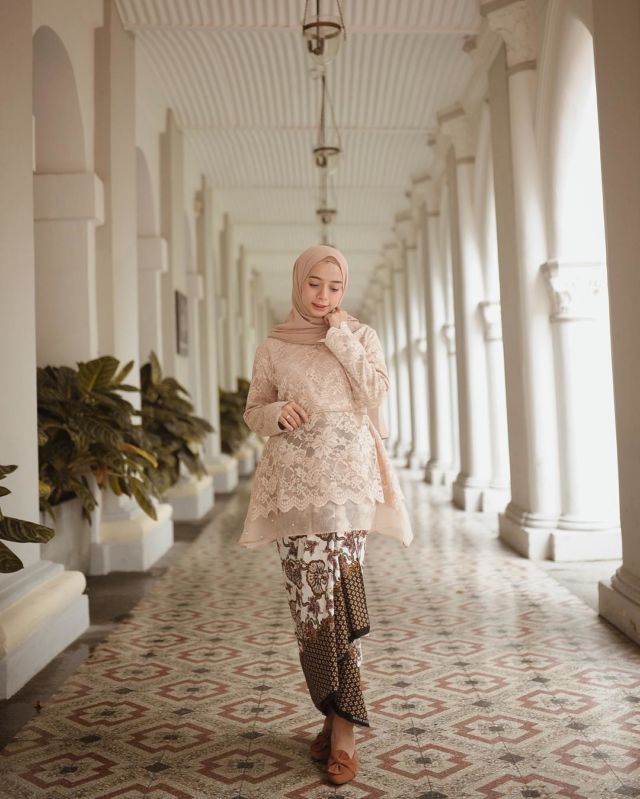 9 OOTD Kondangan untuk Ibu Hamil ala Selebgram Joyagh. Sopan, Elegan dan Pasti Curi Perhatian!