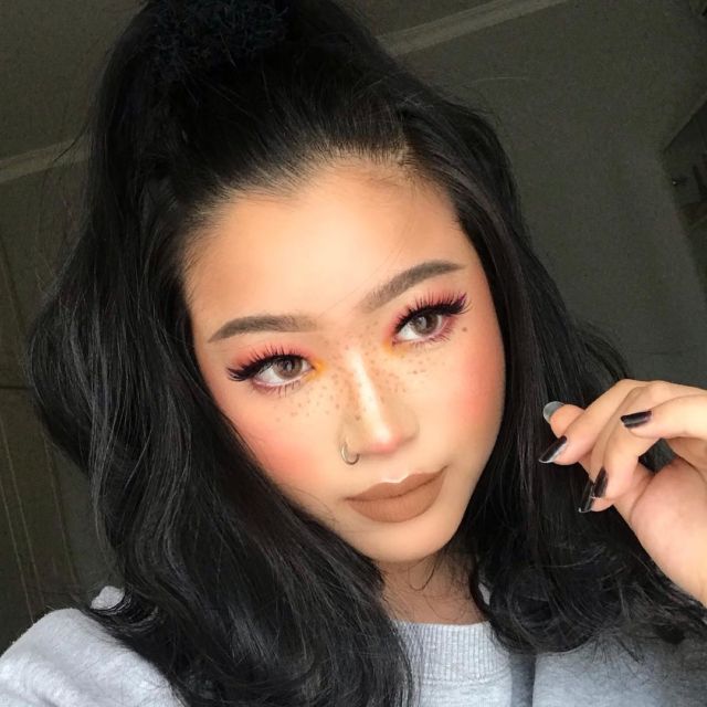 11 Inspirasi Pakai Lipstik Cokelat ala Beauty Influencer. Cantik Elegan Tanpa Pucat atau Berlebihan