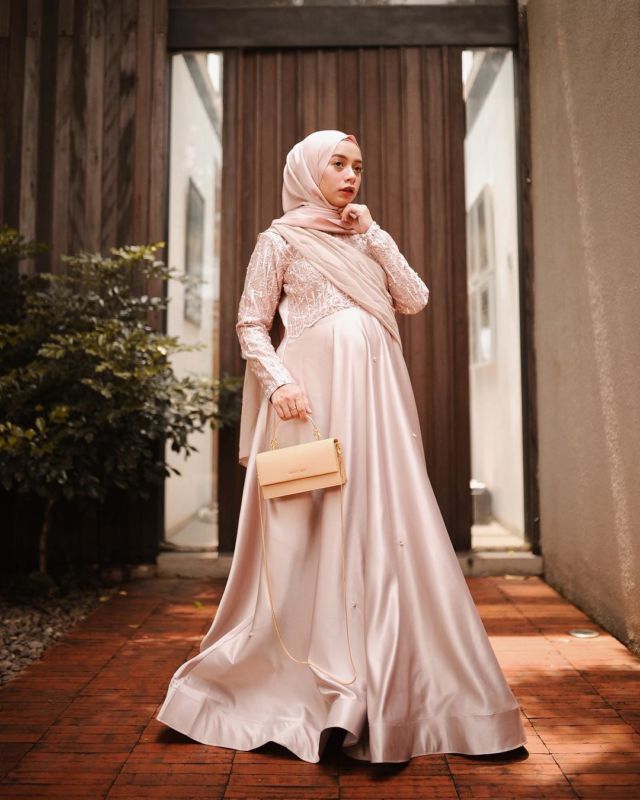 9 OOTD Kondangan untuk Ibu Hamil ala Selebgram Joyagh. Sopan, Elegan dan Pasti Curi Perhatian!