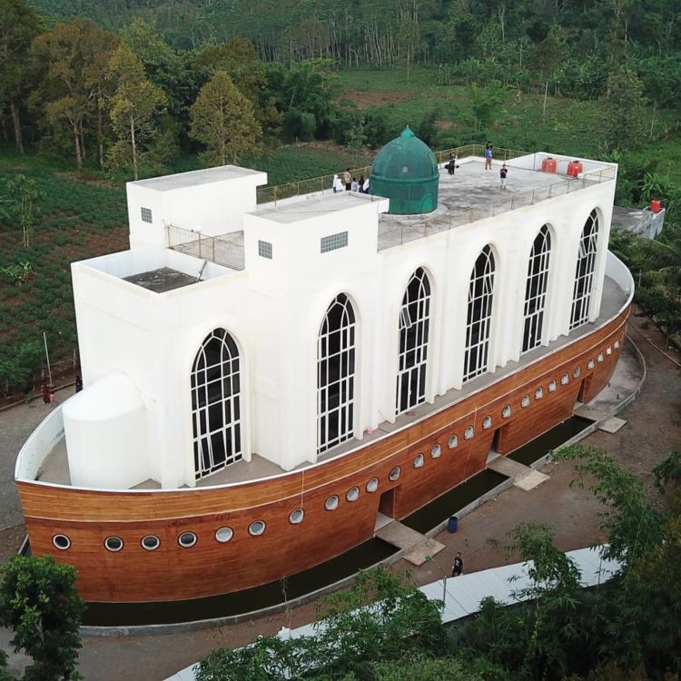 Masjid 'Kapal Nabi Nuh', Tempat Ibadah Sekaligus Wisata Hits di Semarang. Kapan Kamu ke Sana?