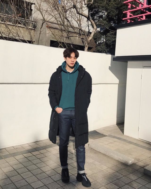 12 Inspirasi Stylish Outfit Guru Matematika Ganteng Asal Korea yang Lagi Viral. Simpel, tapi Elegan!