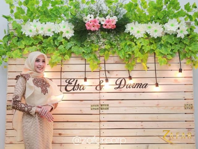 Mengulik 8 Ide Rustic Photobooth ala Pertunangan Ayla Dimitri. Elegan, Tamu Undangan Pasti Terkesan