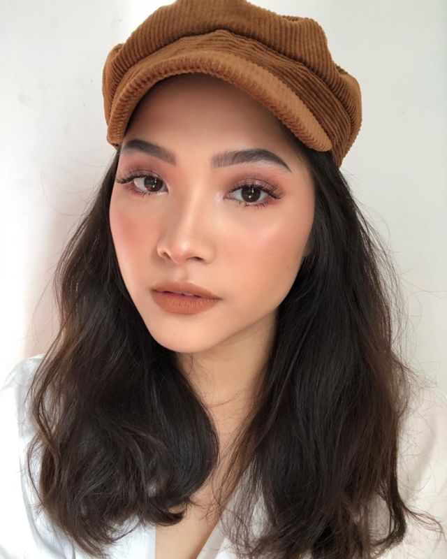 11 Inspirasi Pakai Lipstik Cokelat ala Beauty Influencer. Cantik Elegan Tanpa Pucat atau Berlebihan