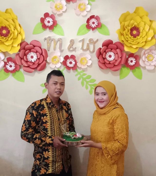 12 Inspirasi Paper Flower untuk Latar Dekorasi Acara Lamaranmu. Cantik Elegan, Bisa Dibikin Sendiri