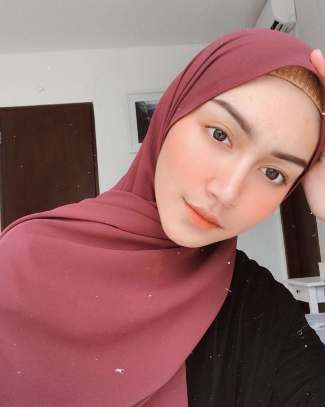 Satu Warna untuk Semua, Sontek Yuk 12 Ide Monochromatic Make-up Look ala Selebgram Hits Ini!