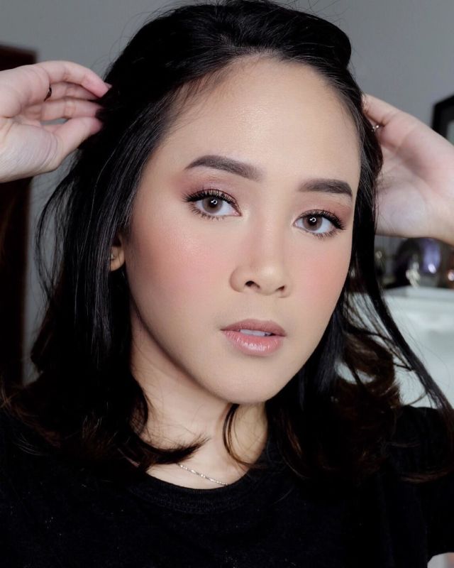 Satu Warna untuk Semua, Sontek Yuk 12 Ide Monochromatic Make-up Look ala Selebgram Hits Ini!