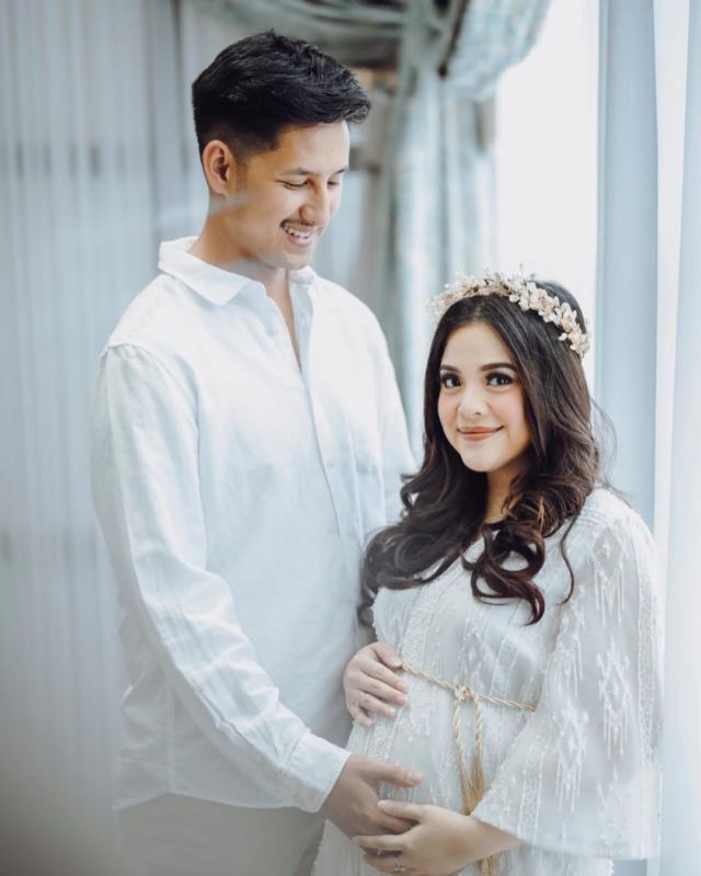 10 Inspirasi Maternity Photoshoot ala Tasya Kamila. Cantik dan Elegan Tanpa Perlu Buka-bukaan