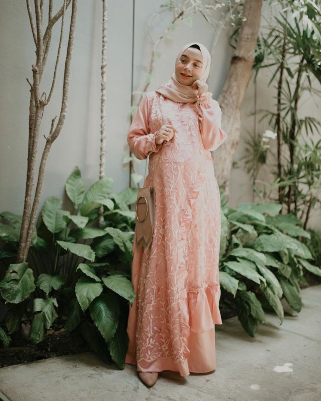 9 OOTD Kondangan untuk Ibu Hamil ala Selebgram Joyagh. Sopan, Elegan dan Pasti Curi Perhatian!