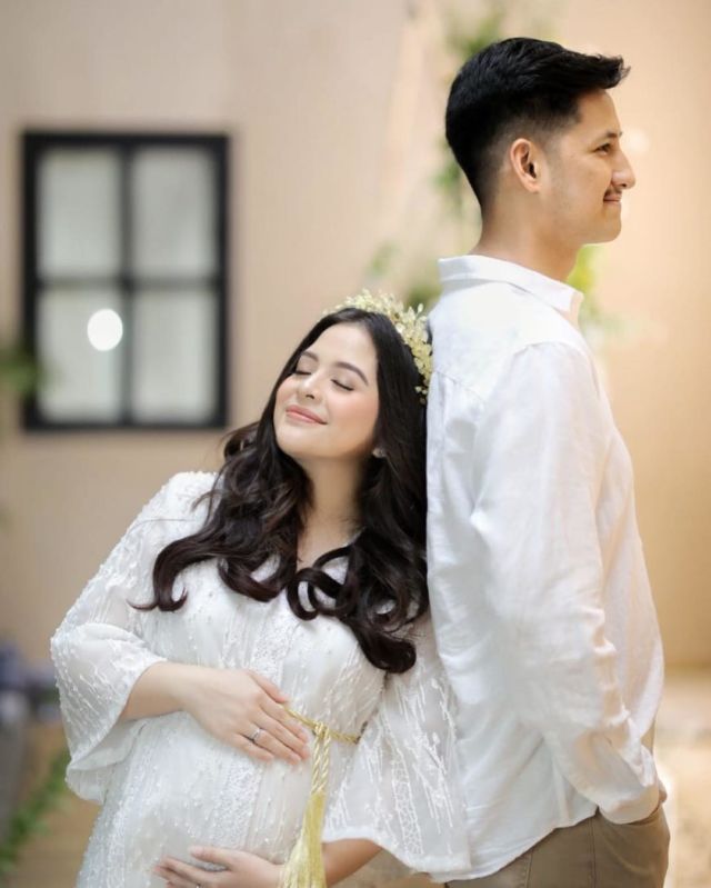 10 Inspirasi Maternity Photoshoot ala Tasya Kamila. Cantik dan Elegan Tanpa Perlu Buka-bukaan