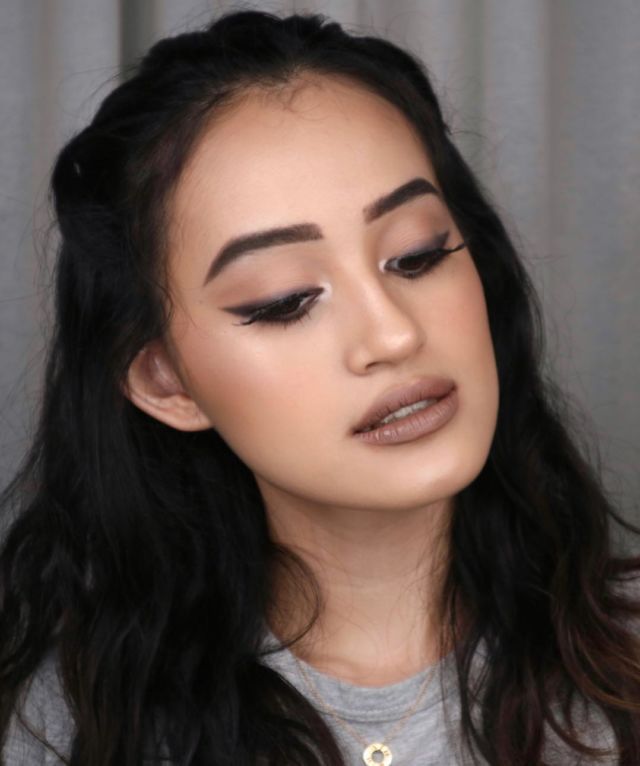 11 Inspirasi Pakai Lipstik Cokelat ala Beauty Influencer. Cantik Elegan Tanpa Pucat atau Berlebihan