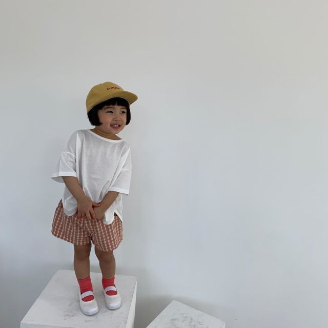 Nyaman dan Bikin Gemas, Ini 12 Ide Stylish Outfit ala Selebgram Cilik Korea yang Bisa Kamu Terapkan