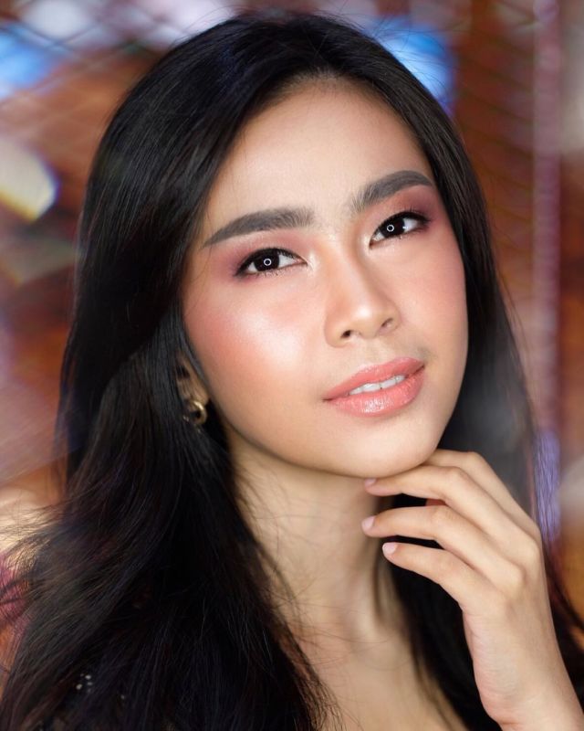 Satu Warna untuk Semua, Sontek Yuk 12 Ide Monochromatic Make-up Look ala Selebgram Hits Ini!