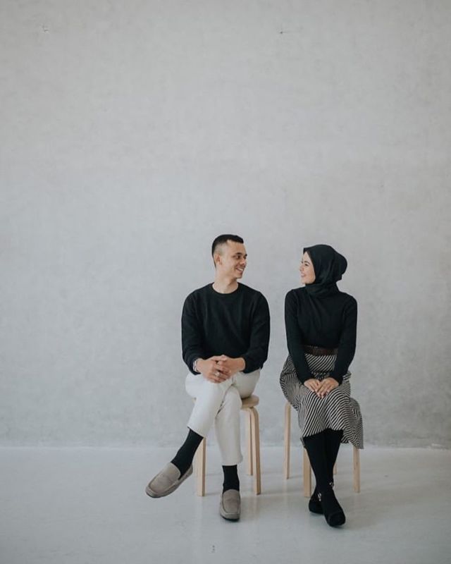 10 Ide Pre-wedding Minimalis dengan Latar Tembok Polos, Murah Meriah tapi Tetap Berkelas