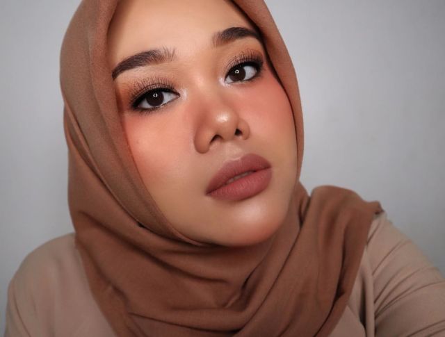 Satu Warna untuk Semua, Sontek Yuk 12 Ide Monochromatic Make-up Look ala Selebgram Hits Ini!