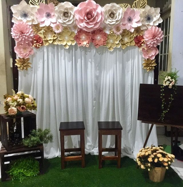 12 Inspirasi Paper Flower untuk Latar Dekorasi Acara Lamaranmu. Cantik Elegan, Bisa Dibikin Sendiri