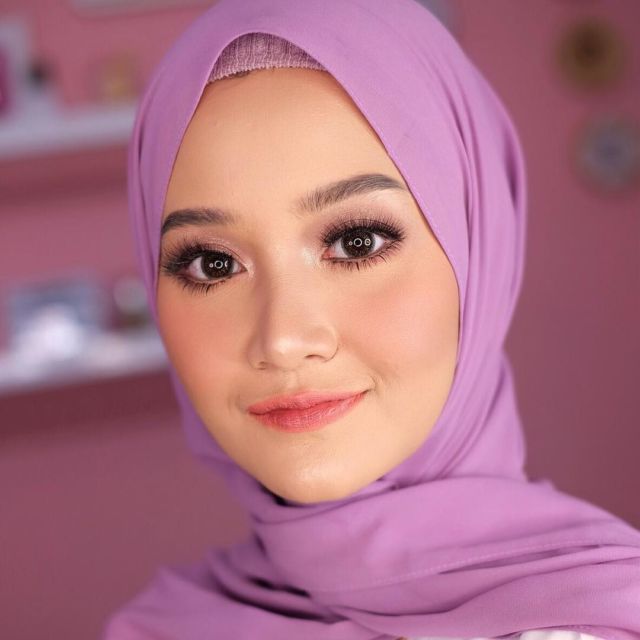 Satu Warna untuk Semua, Sontek Yuk 12 Ide Monochromatic Make-up Look ala Selebgram Hits Ini!