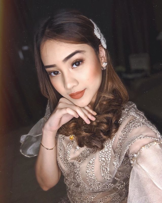 11 Inspirasi Pakai Lipstik Cokelat ala Beauty Influencer. Cantik Elegan Tanpa Pucat atau Berlebihan