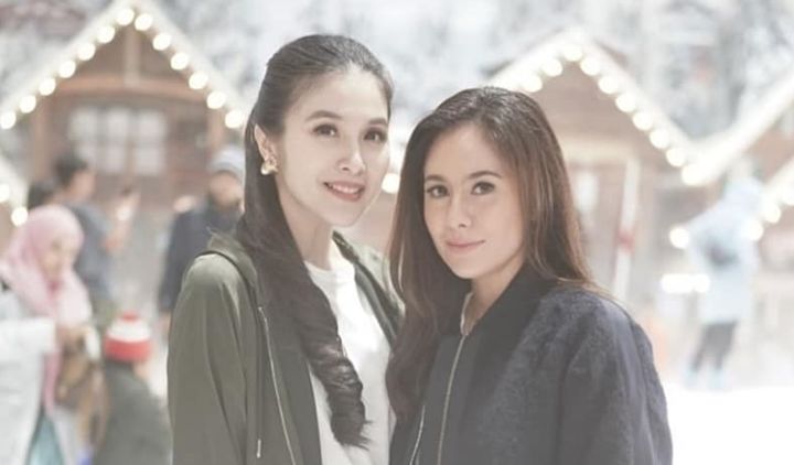 Foto Bareng Sandra Dewi, Wulan Guritno: ‘Singsetan yang Hamil 5 Bulan daripada Aku!’