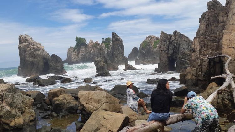 Gigi Hiu, Panorama Instagramable di Lampung Selatan