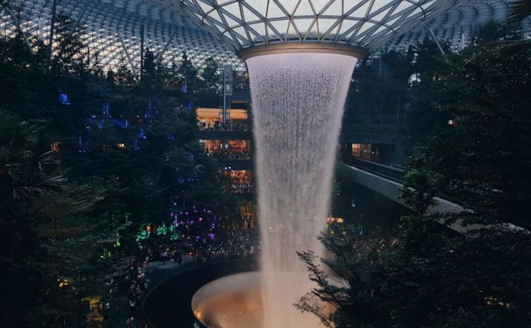 Jewel Changi Airport, Destinasi Hits Baru di Bandara Changi Singapura. Megah, Mewah, Spektakuler!