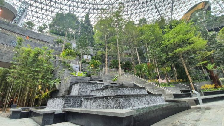 Jewel Changi Airport, Destinasi Hits Baru di Bandara Changi Singapura. Megah, Mewah, Spektakuler!