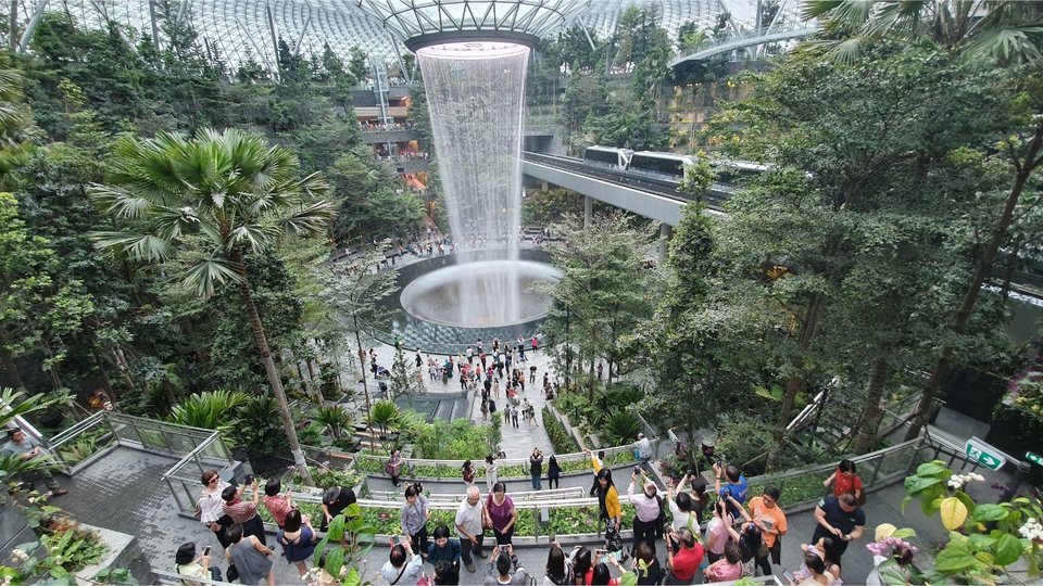 Jewel Changi Airport, Destinasi Hits Baru di Bandara Changi Singapura. Megah, Mewah, Spektakuler!