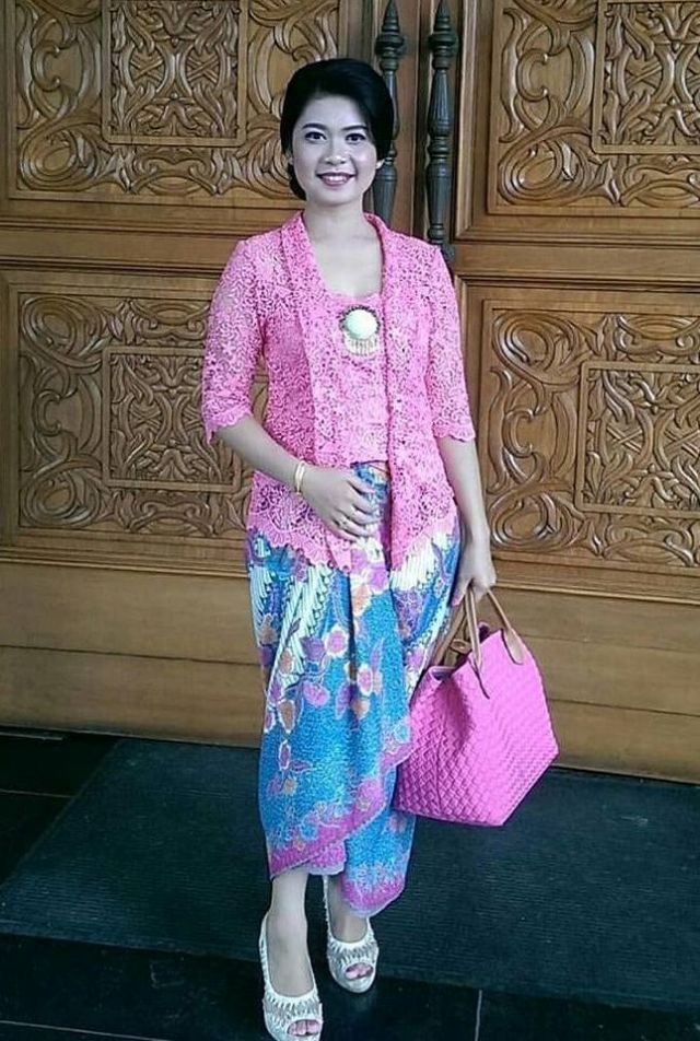 10 Ide Kebaya Kutu Baru Buat Kartinian Besok. Klasik, Elegan nan Menawan!