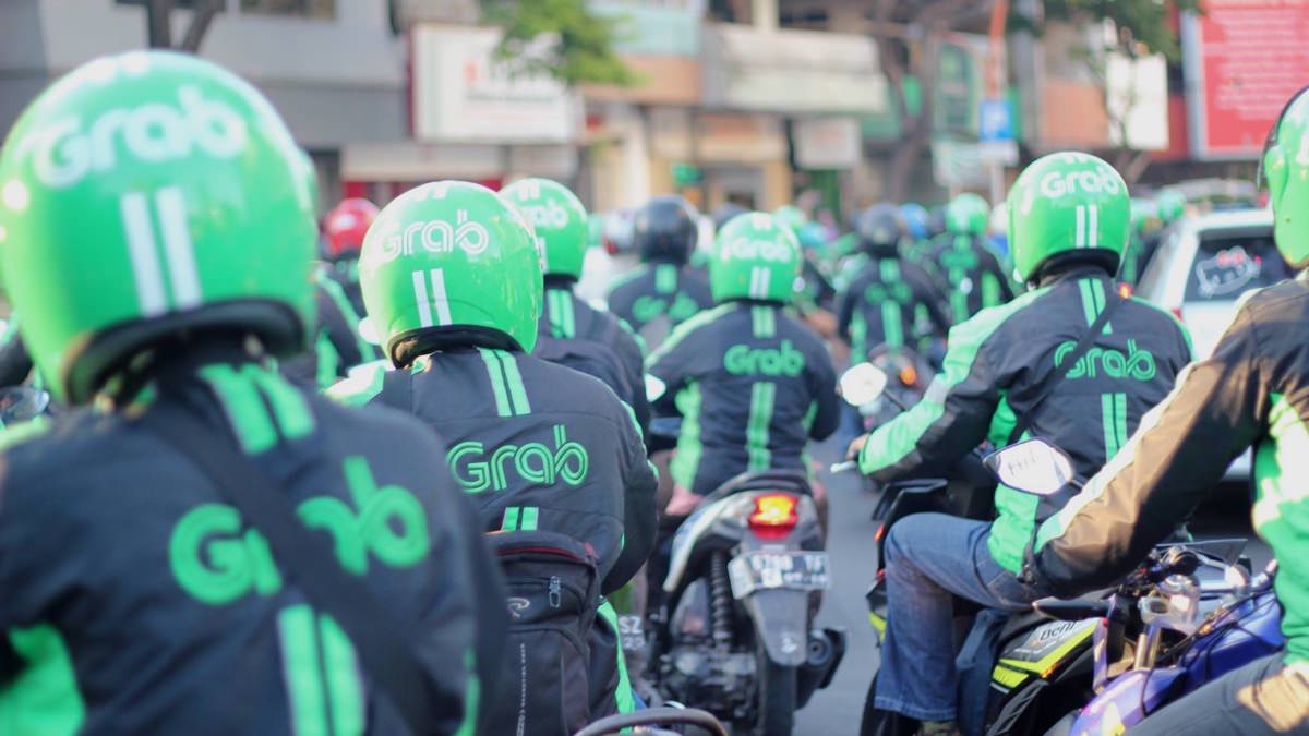 Pertarungan Sengit Gojek vs Grab. Sama-sama Ojol, Tapi Kamu Lebih Sering Pakai yang Mana neh?