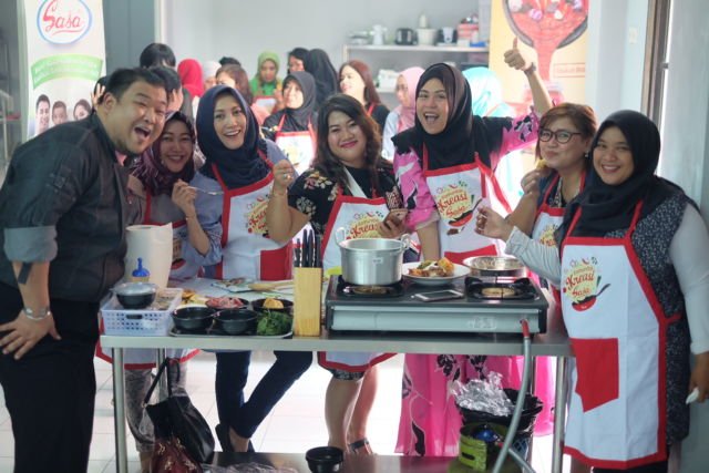 Cobain Masak Ala Chef Profesional di Kreasi Sasa Cooking Class. Seru Banget!