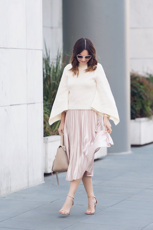 10 Ide Padu Padan Rok Lipit Alias Pleated Skirt Buat Kondangan. Pas Bagi yang Bosan Kebayaan