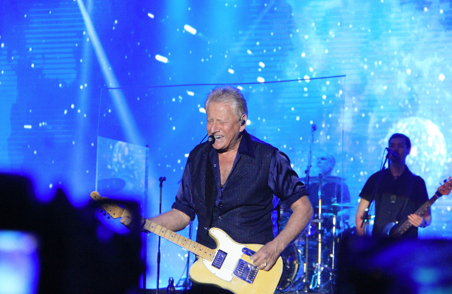 Konser Air Supply di Yogyakarta: Tampil Lebih Elegan dari Kedatangan Pertamanya<amp-img src=