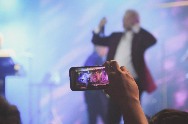 Konser Air Supply di Yogyakarta: Tampil Lebih Elegan dari Kedatangan Pertamanya