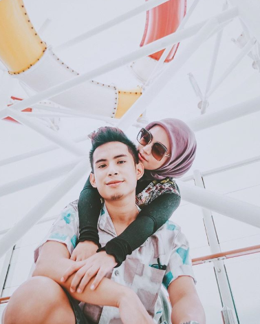 Jarang Terekspos, Ini Nih 7 Foto Romantisnya Rachel Vennya dan Niko. Fix, Baper Parah!