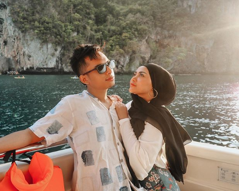 Jarang Terekspos, Ini Nih 7 Foto Romantisnya Rachel Vennya dan Niko. Fix, Baper Parah!