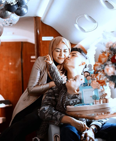 Jarang Terekspos, Ini Nih 7 Foto Romantisnya Rachel Vennya dan Niko. Fix, Baper Parah!