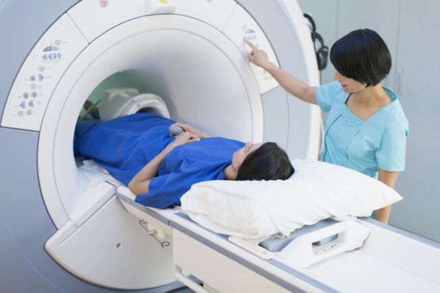 Hasilnya Sama-Sama Mirip Foto Klise hitam Putih, ini Bedanya X-Ray, CT Scan, dan MRI