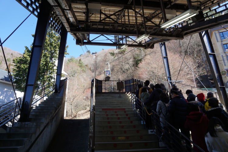 Begini Rasanya Naik Kereta Gantung di Gunung Fuji, Jepang. Agak Serem Tapi Seru Abis!