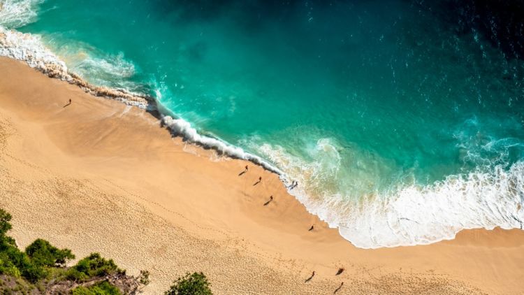 Pulau Nusa Penida, Surganya Wisata Pantai yang Lagi Happening