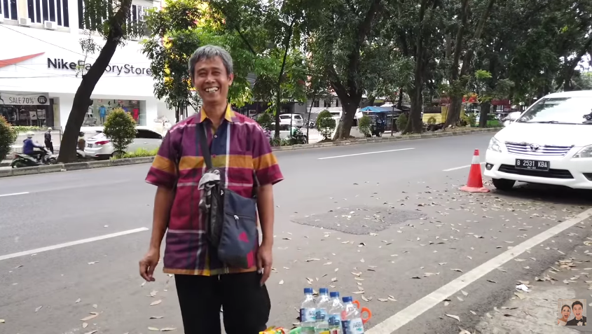 Berkat Vlog Baim Wong, Seorang Pedagang Kopi Mampu Kuliahkan Anaknya dengan Beasiswa. Sekeren Itu!