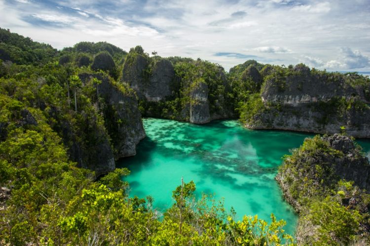 Jelajahi Indahnya 8 Destinasi Wisata Hits di Sorong, Papua Barat. Tanah Papua Memang Tanah Surga!