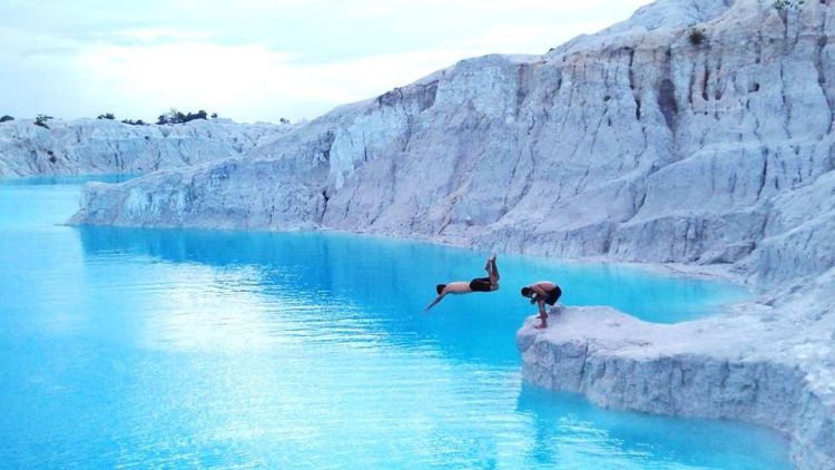 Pesona Keindahan Danau Kaolin di Bangka