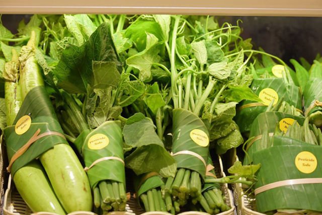 Ganti Plastik dengan Daun Pisang, Langkah Supermarket-supermarket Negara Tetangga Ini Layak Diikuti