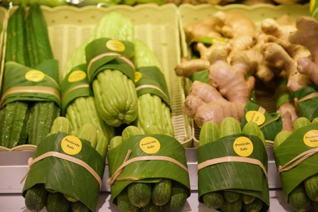 Ganti Plastik dengan Daun Pisang, Langkah Supermarket-supermarket Negara Tetangga Ini Layak Diikuti